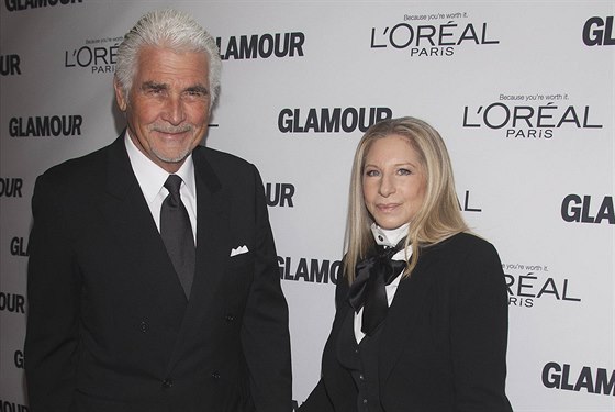 Barbra Streisandová a její manel James Brolin (11. listopadu 2013)