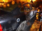 K poáru tí aut na parkoviti v jihlavské ulici U Hbitova hasii spchali v...