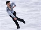 Kanadský krasobrusla Patrick Chan pi volné jízd na Grand Prix v Paíi.