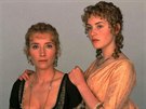 Emma Thompsonová a Kate Winsletová ve filmu Rozum a cit (1995)