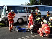 Srážka osobního auta a autobusu v České Lípě, řidič auta zemřel (12. listopadu