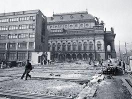 V roce 1960 zmizely sousední Chourovy domy. Dnes zde stojí Nová scéna a Laterna...