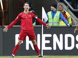 PRVNÍ ZÁSAH. Takhle se radoval Cristiana Ronaldo po prvním gólu v odvet....