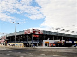 VNJÍ POHLED. Takhle letenský stadion vypadá zvení. Mimochodem, z tohoto rohu...