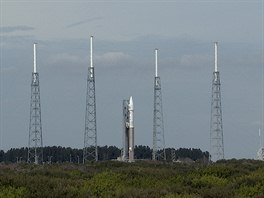 Raketa Atlas V p�ipravená ke startu s marsovskou dru�icí Maven na palub�.