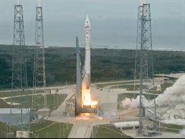 Start rakety Atlas V, která v pond�lí 18. listopadu 2013 odlet�la k Marsu se...