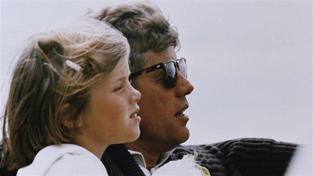 John Fitzgerald Kennedy se svoj dcerou Caroline. Archivn snmek z roku 1962