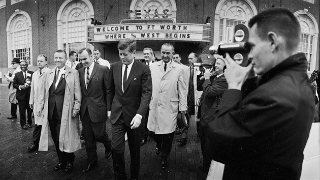 Ráno před atentátem. Kennedy a Johnson dorazili do Dallasu, aby urovnali spory mezi texaskými demokraty.