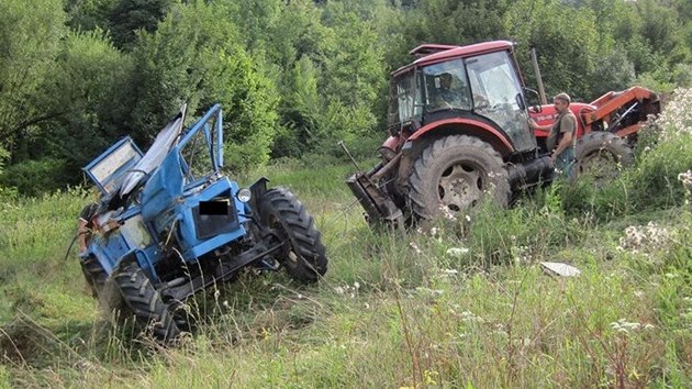 pevrcen traktor u Huslenek na Vsetnsku