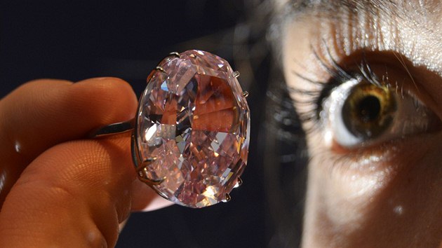 Rov diamant v enev vydraili za 1,5 miliardy. Je to nov rekord.