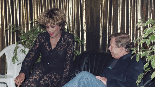 Prezident  R Vclav Havel se setkal s americkou zpvakou Tinou Turner ped jejm vystoupenm v Praze (22. srpna 1996)