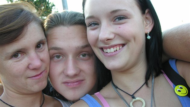 Zleva: maminka Pavla Šimíková, Jakub a Lucie