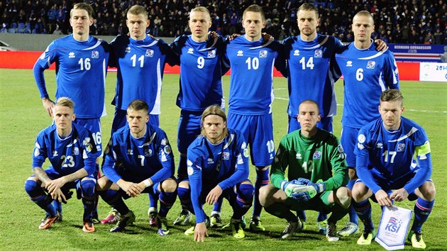 Island. Fotbalov reprezentace ostrovn zem pzuje ped utknm bare o MS 2014 proti Chorvatsku.