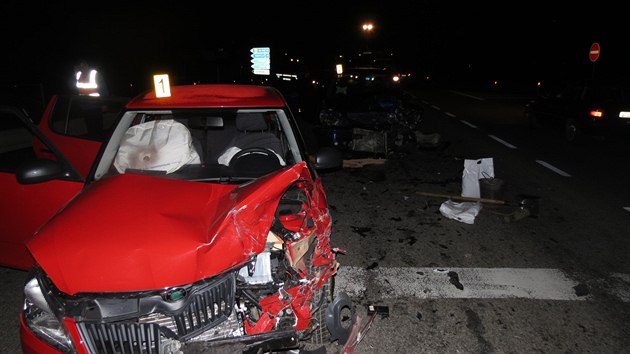 Nehodu zavinila devětačtyřicetiletá řidička Citroenu Picasso, která při odbočování nedala přednost protijedoucí fabii.