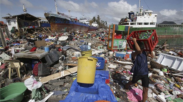 Nsledky dn tajfunu na Filipnch (10. listopadu 2013)
