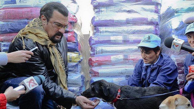 Steven Seagal navtvil ps tulek v Rumunsku.