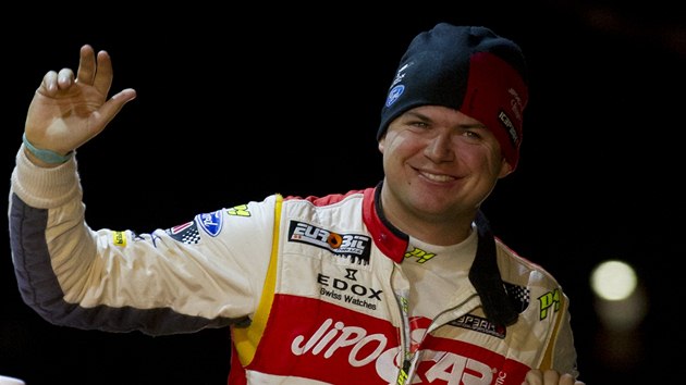 Martin Prokop zdrav divky na startu Britsk rallye.