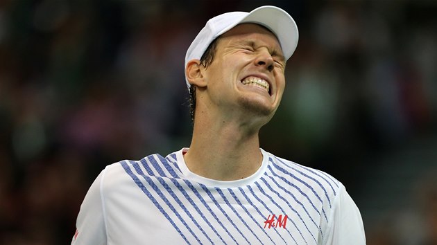 TOHLE MRZ. Tom Berdych lituje promarnn ance. 