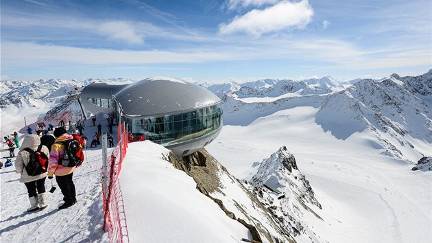 Pohled na Cafe 3 440 - nejvyšší kavárnu v Rakousku a zároveň nejvyšší lyžařský bod Rakouska