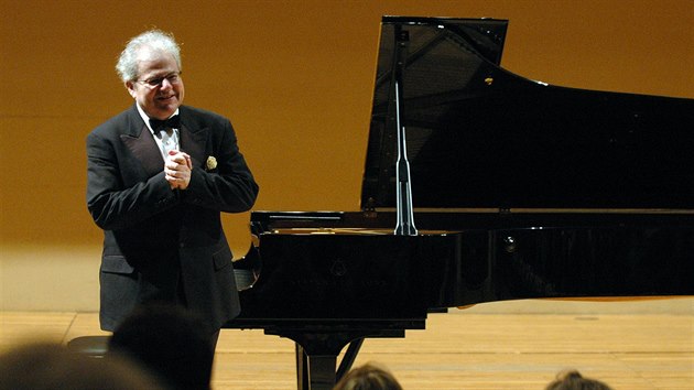 Firkunho festival zahj americk pianista s polskmi pedky Emanuel Ax.