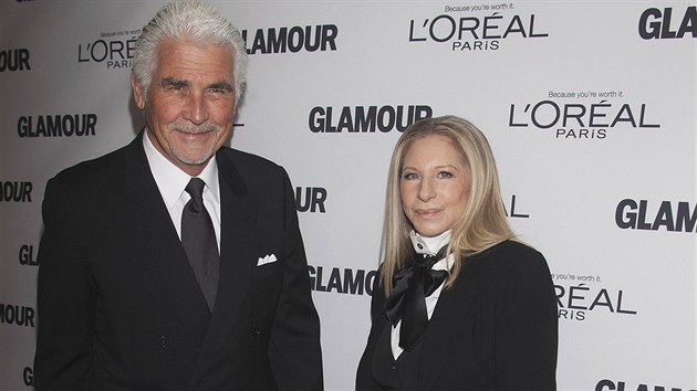 Barbra Streisandov a jej manel James Brolin (11. listopadu 2013)