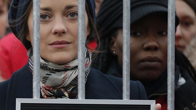 Marion Cotillardov podpoila aktivisty Greenpeace (15. listopadu 2013)