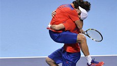 David Marrero (vpravo) a Fernando Verdasco slaví triumf na Turnaji mistr�.