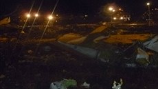 Fotografie z místa nehody boeingu 737-500 v ruské Kazani.