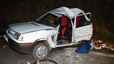 Na 14. kilometru silnice R7 u Tebusic na Kladensku se v pátek srazilo osobní