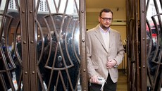 Expremiér Petr Nečas odchází z výslechu na policii v Praze v kauze jeho nynější