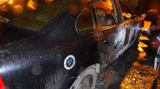 K požáru tří aut na parkovišti v jihlavské ulici U Hřbitova hasiči spěchali v...