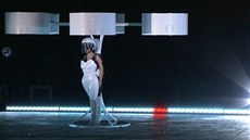 Lady Gaga pedstavila létající aty Volantis.