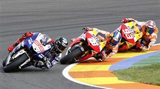 VELKÁ TROJKA. Jorge Lorenzo, Dani Pedrosa a Marc Márquez (zleva) pi Velké cen...