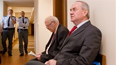 Ob�alovaný Ji�í �t�pánek ke Krajskému soudu v Hradci Králové nedorazil, hájil