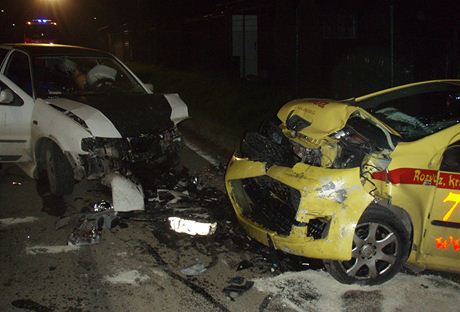 Po sráce. Osobní auta byla po nehod v Ostrav-Krásném Poli zcela zniená.