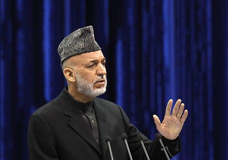 Afghánský prezident Hamíd Karzáí bhem proslovu na Velké red v Kábulu (21....