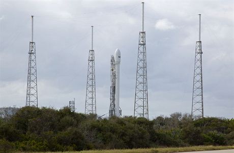 Falcon 9 v 1.1 na startovací ramp na mysu Canaveral 24. listopadu 2013