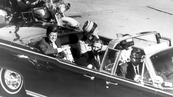 Ještě jednou Dallas. Za chvilku Amerika přijde o prezidenta.