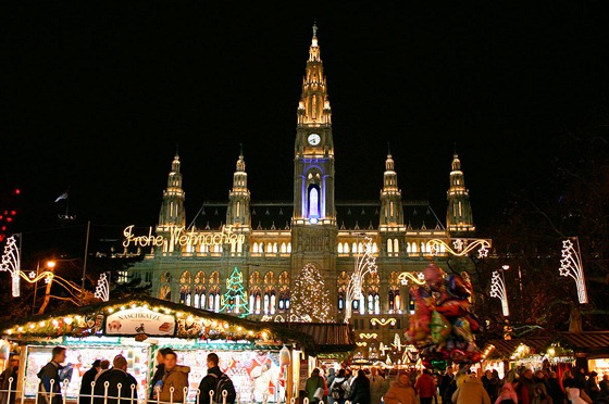 Radnice ve Vídni. Patrn nejznámjí kulisa stedoevropských vánoních trh