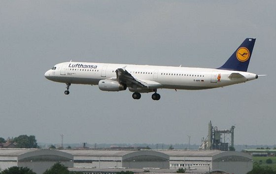 Airbus A321 Lufthansa - letiště Ruzyně - letadlo - aerolinie - aerolinky
