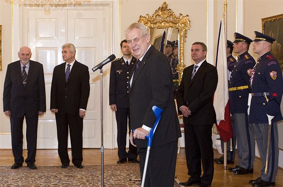 Jet v úterý jmenoval nového ústavního soudce Radovana Suchánka prezident v Lánech (26. listopadu 2013).