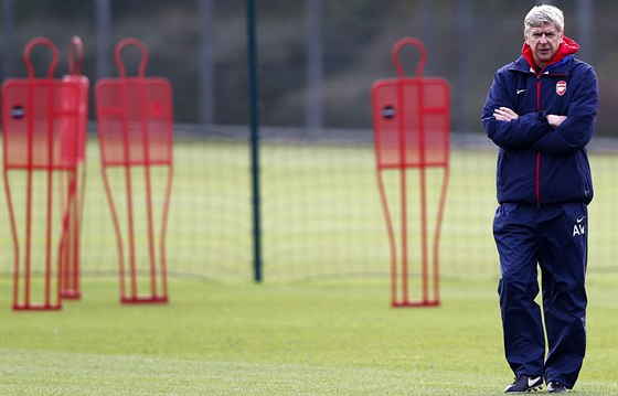 Trenér Arsenalu Arsene Wenger bhem tréninku, ilustraní foto