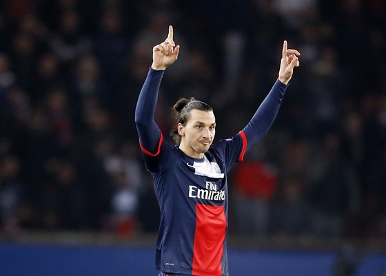 Útoník Zlatan Ibrahimovic z Paris St. Germain se raduje z gólu.