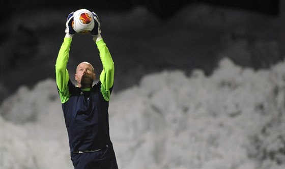 NÁHRADA? Zkuený gólman Brad Friedel by podle deníku The Telegraph mohl v lét pijít do Chelsea a pípadn nahradit Petra echa.