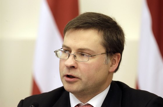 Lotyský premiér Valdis Dombrovskis odstoupil z funkce. 