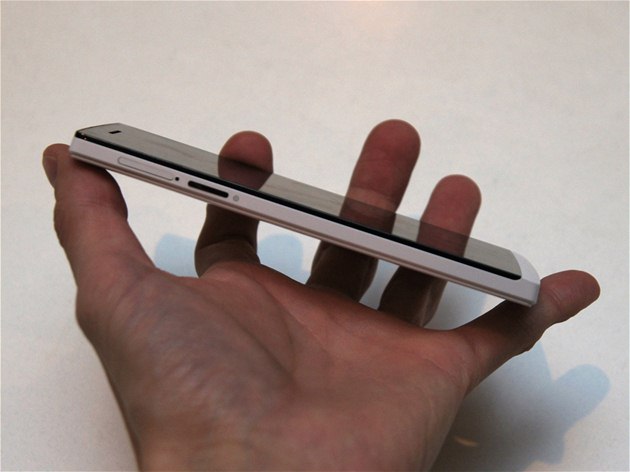 Mobily jsou oblíbeným lákadlem internetových podvodník�. Ilustra�ní snímek
