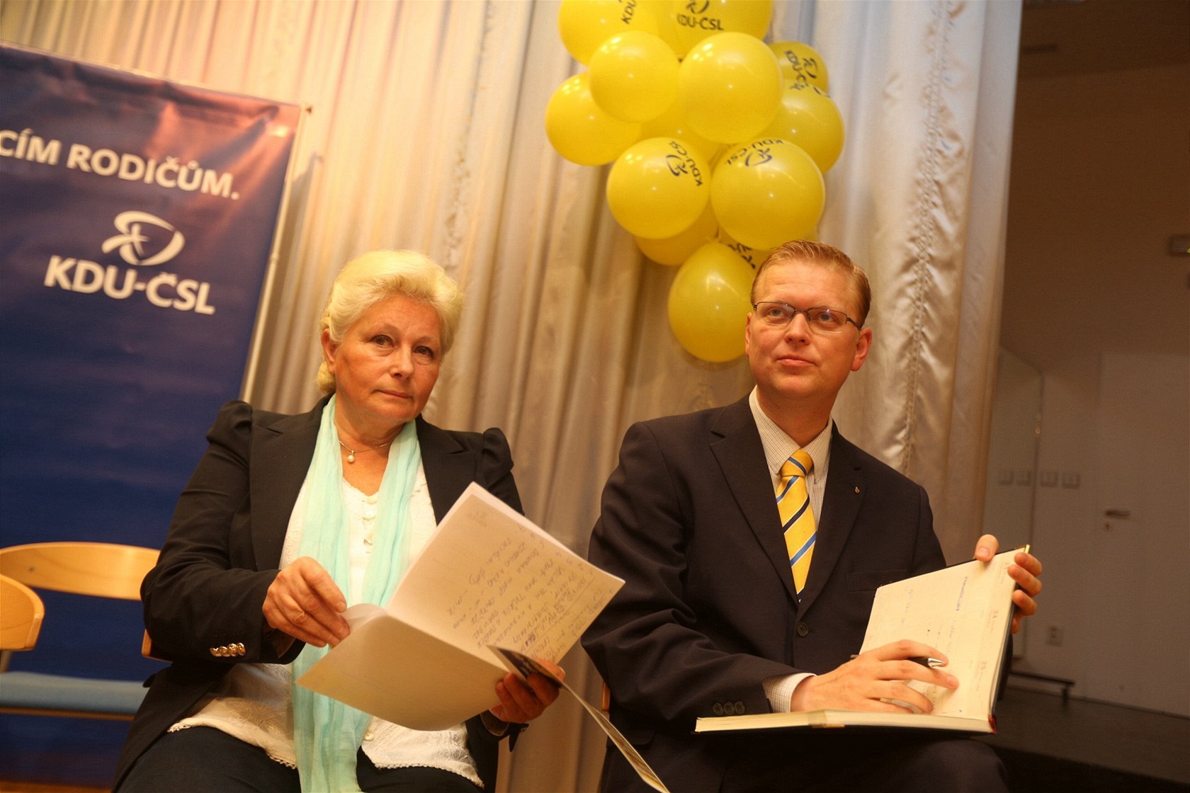 P�edseda KDU-�SL Pavel B�lobrádek a europoslankyn� Zuzana Roithová p�i zahájení...