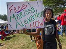 Protest na podporu Marissy Alexanderové. Mladá ernoská aktivistka má na triku...