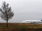 Obí Boeing 747-400 Dreamlifter na letiti Jabara (21. listopadu 2013)