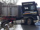 Nehoda ve Spáleném Poíí na Plzesku uzavela silnici na Blovice.